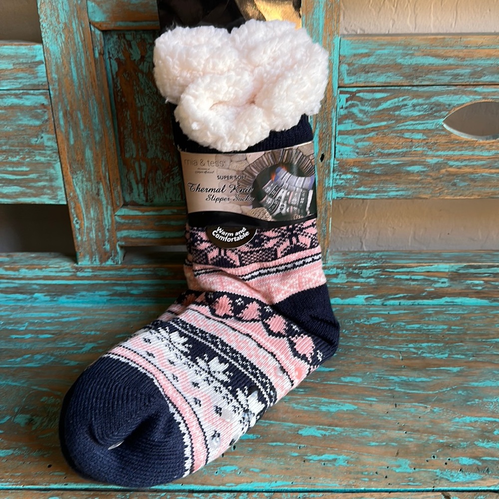 New Mia & Tess The Paper Store Exclusive Cozy Cabin Thermal Slipper Socks